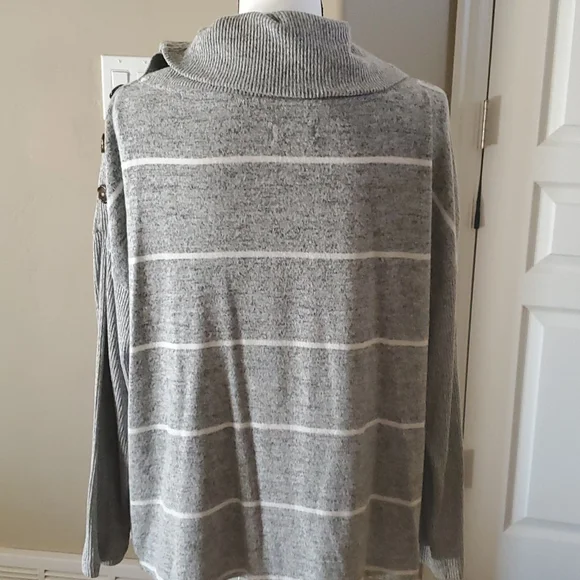 Top - Picture 2 of 3